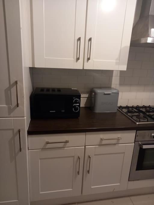 Modern 2-Bedroom City Apartment With Free Parking Μπέλφαστ Εξωτερικό φωτογραφία