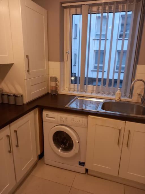 Modern 2-Bedroom City Apartment With Free Parking Μπέλφαστ Εξωτερικό φωτογραφία
